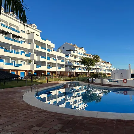 2 Bedrooms Sea And Pool View In Duquesa Golf & Gardens Manilva Apartment *